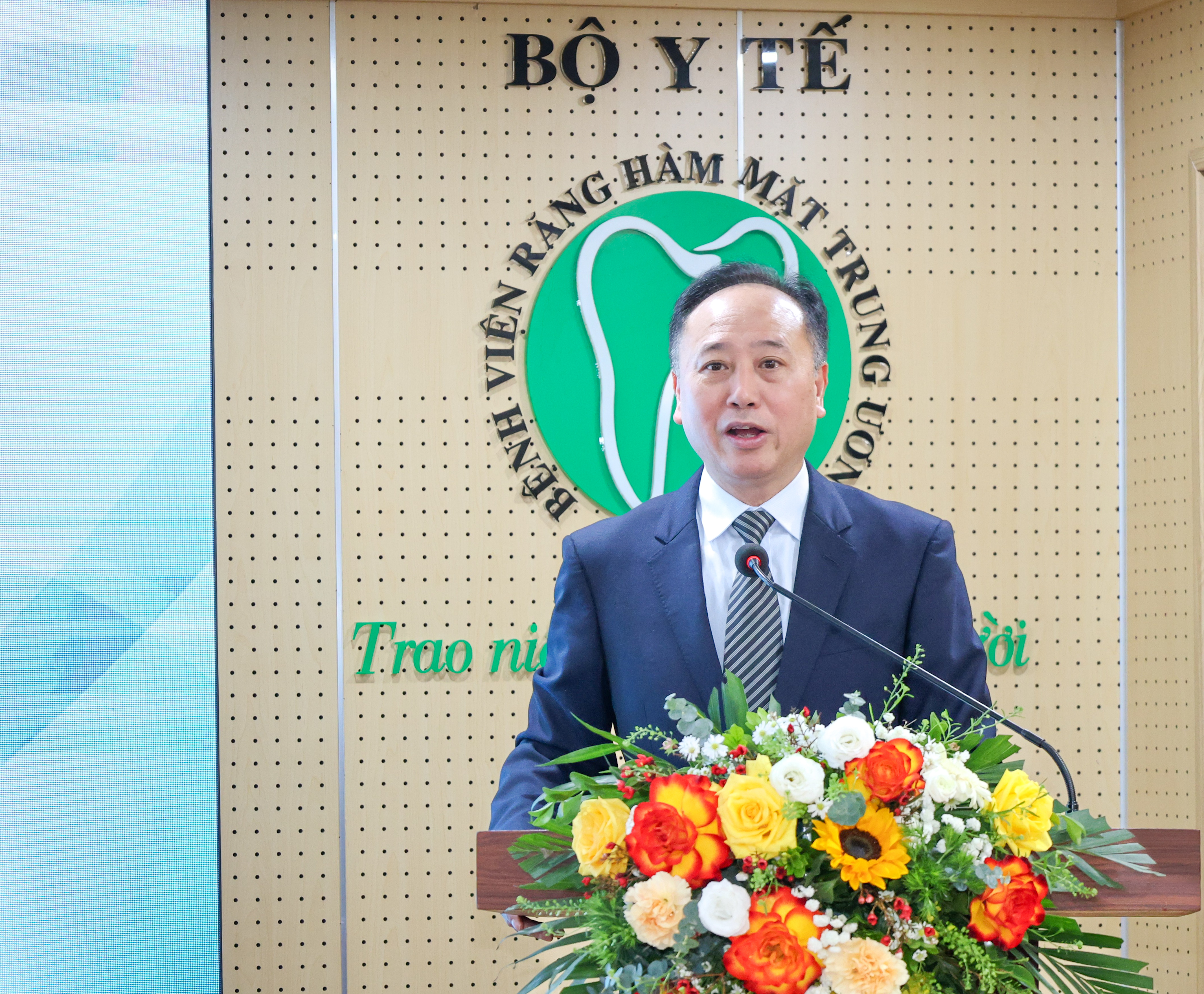 PGS.TS Trần Cao Bính, Bí thư Đảng Ủy, Giám đốc Bệnh viện phát biểu khai mạc Hội nghị